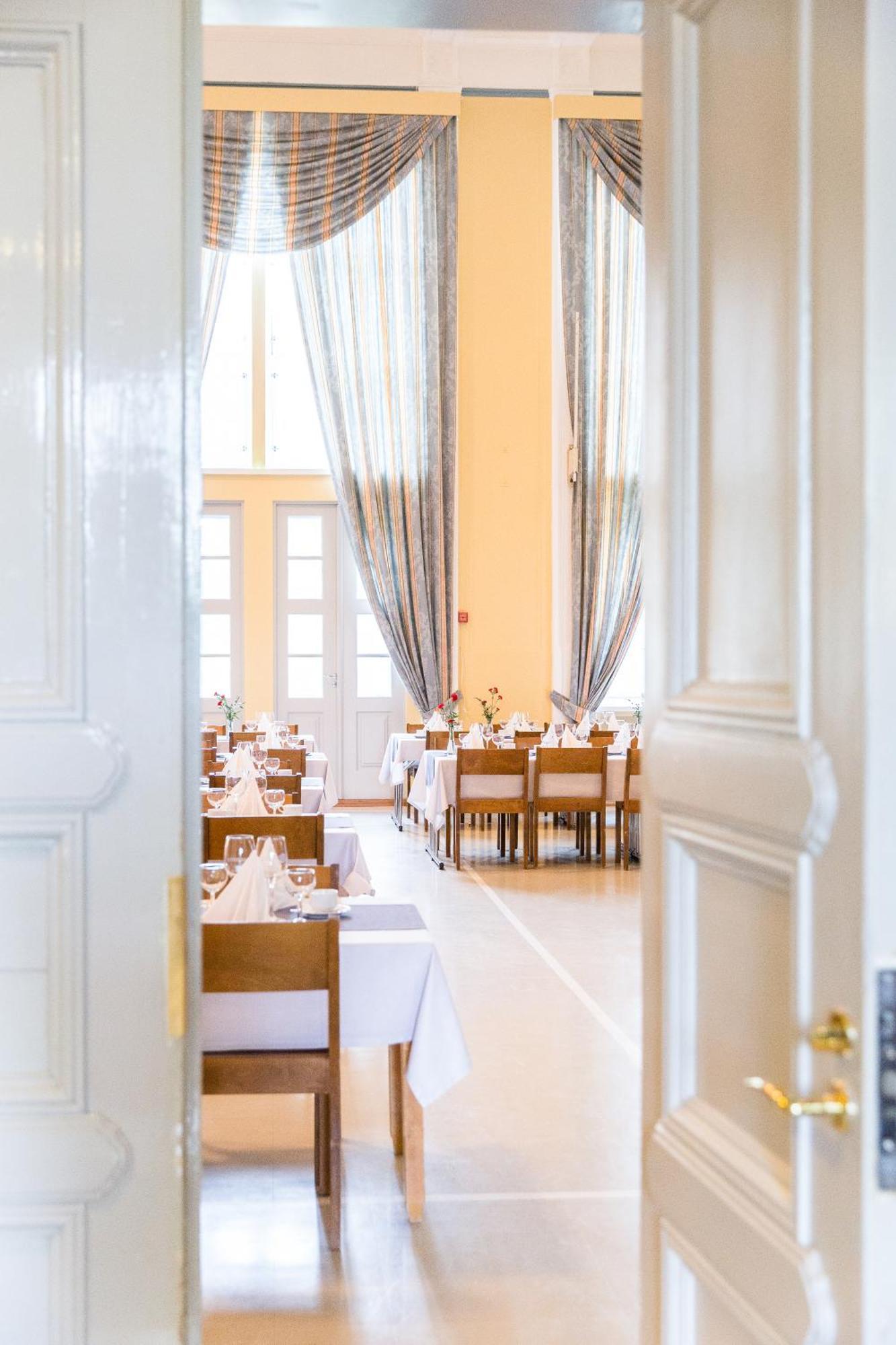 Hotelli-Ravintola Maentaen Klubi Мянття Екстер'єр фото